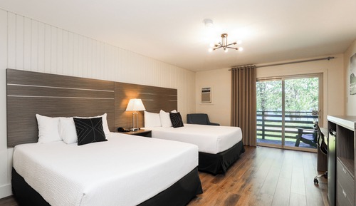 Classic Room, 2 Queen Beds, Lakefront