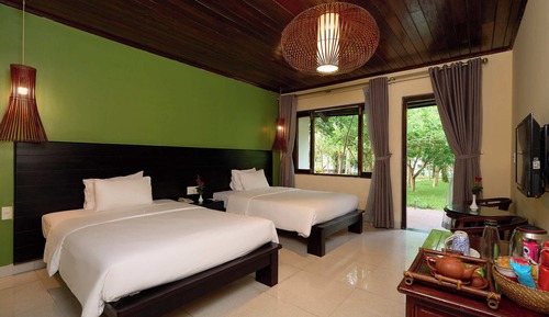 Habitación con 1 cama doble o 2 individuales, vistas al jardín