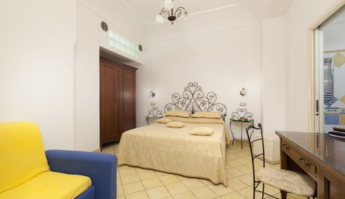 Habitación económica con 1 cama doble o 2 individuales, sin ventanas