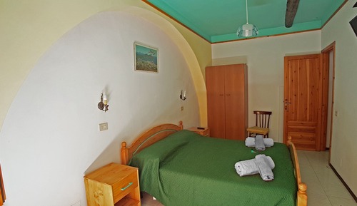 Habitación cuádruple familiar, 1 habitación, baño privado, en la zona del patio