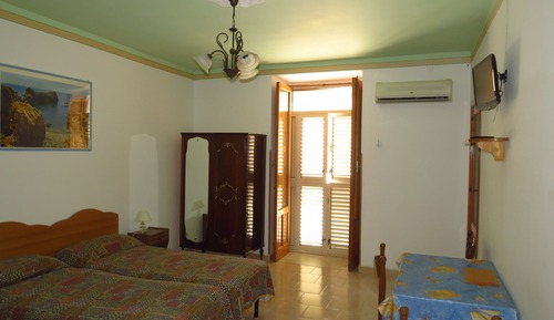 Estudio clásico, 1 habitación, en una planta alta (Balcony)