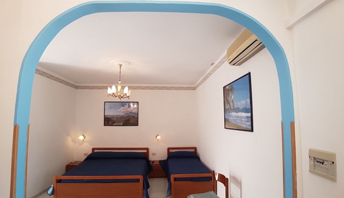 Estudio Confort, 1 cama doble, cocina básica, vistas al patio