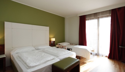 Habitación triple, vistas al lago