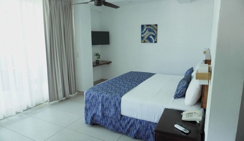 Estudio, vistas al jardín