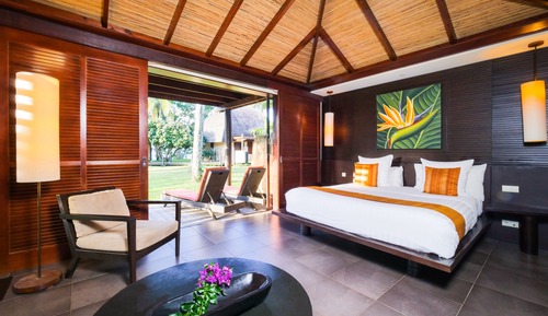 Bungalow clásico, vistas al jardín (Tropical)