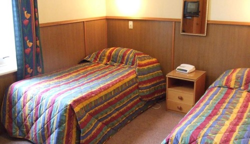 Habitación con 2 camas individuales