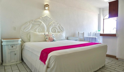 Standard 1 King bed