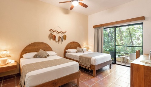 Habitación estándar, 2 camas dobles, vistas al jardín