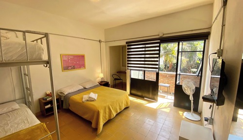Habitación cuádruple, varias camas, baño compartido