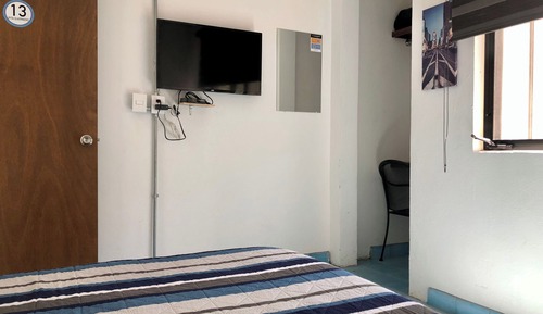 Habitación básica doble, 1 cama doble, baño compartido