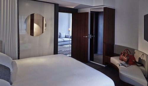 Suite, 1 cama de matrimonio (Lounge Area. Paris view)