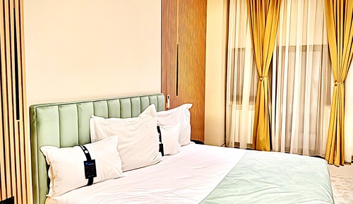 Habitación de lujo con 1 cama doble o 2 individuales, vistas a la ciudad