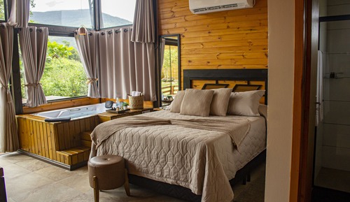 Chalet romántico, 1 cama de matrimonio, bañera de hidromasaje, vistas a la montaña