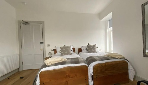 Habitación con 2 camas individuales