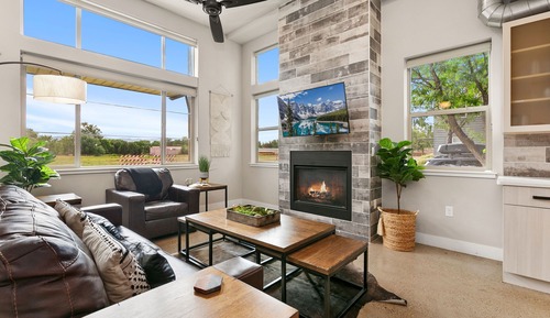 Casa, varias camas, bañera de hidromasaje, vistas a la montaña (750 Jerome St Unit 6)
