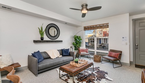 Casa, varias camas, patio, vistas al jardín (827 Heschel St. (Unit B))
