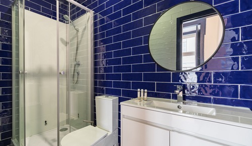 Habitación básica con 2 camas individuales