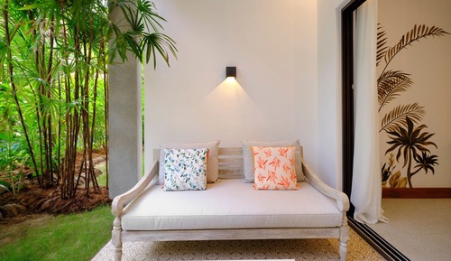 Habitación Deluxe con 2 camas individuales, 1 cama doble, vistas a la piscina