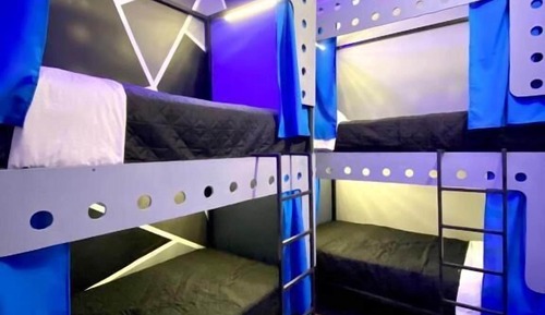 Dormitorio compartido, dormitorio mixto