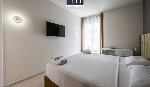 Premium Studio, 2 Bedrooms, Balcony, Partial Sea View