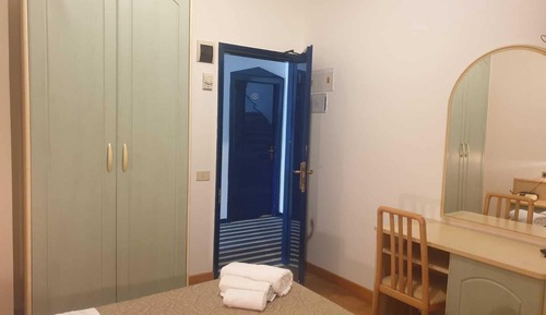 Habitación básica con 1 cama doble o 2 individuales