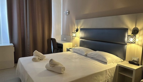 Habitación superior con 1 cama doble o 2 individuales