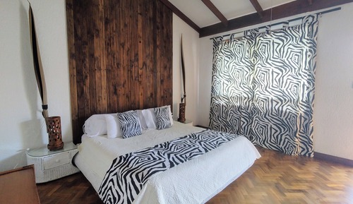 Habitación superior, 1 cama de matrimonio grande, vistas a la piscina, junto a la piscina