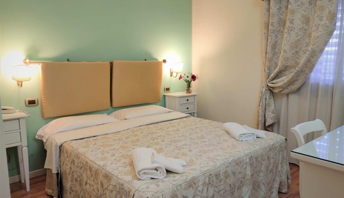 Habitación estándar con 1 cama doble o 2 individuales