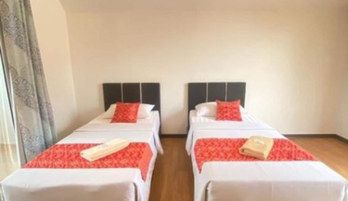 Habitación con 2 camas individuales, baño privado
