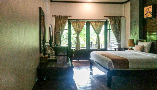 Deluxe Room with Pool View and Beachside