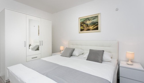 Apartamento (Two Bedroom Apartment with Balcony)