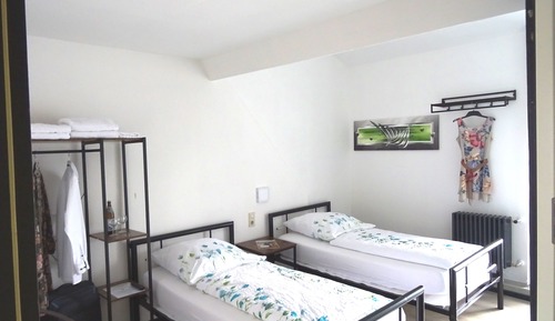 Habitación superior con 2 camas individuales, 2 camas individuales, balcón (Nr. 1222)