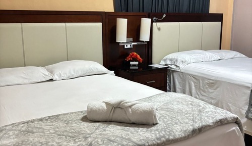 Habitación básica con 2 camas individuales