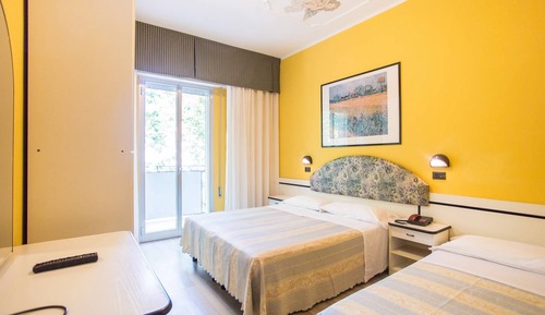 Habitación cuádruple estándar, vistas al patio