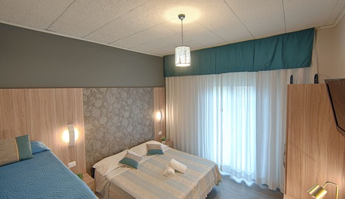 Habitación cuádruple Deluxe, vistas al patio
