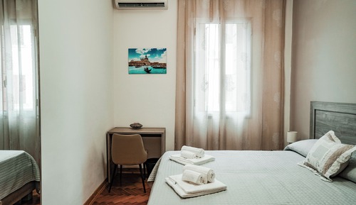 Double room with external private bathroom
