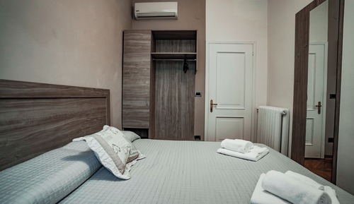 Double room with external private bathroom