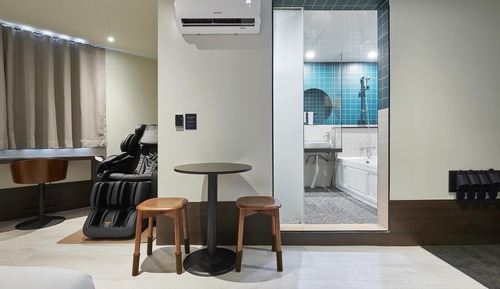 Room (VVIP (exclusive minibar massage chair)