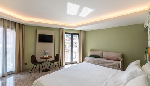 Suite estudio junior, 1 cama de matrimonio grande con sofá cama, bañera de hidromasaje