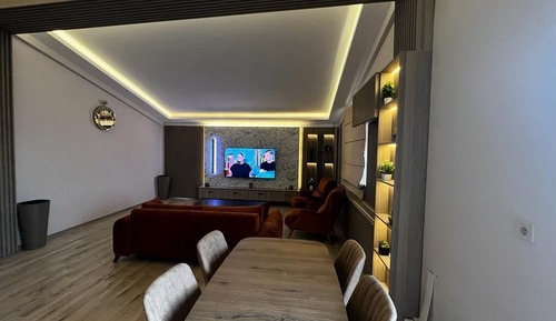 Ático superior, 2 habitaciones, vistas a la ciudad