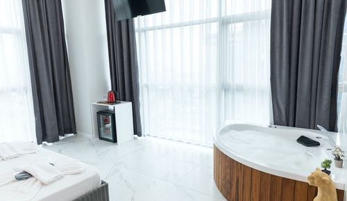Deluxe Jakuzili Suite