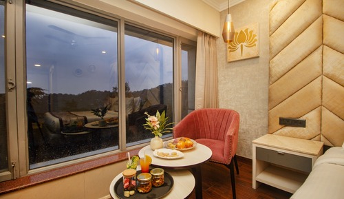Deluxe Room with Valley View