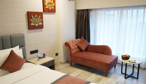 Superior Room with Mall Road View