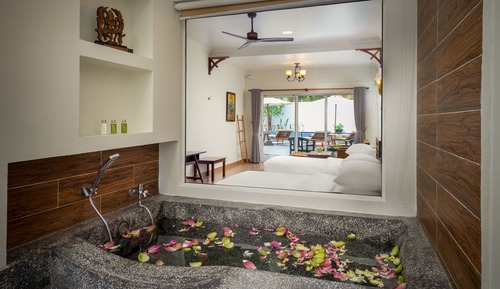 Villa familiar, acceso a la piscina
