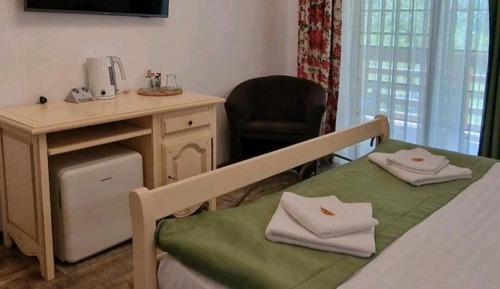 Habitación superior, 1 cama de matrimonio grande, accesible en silla de ruedas, vistas al jardín