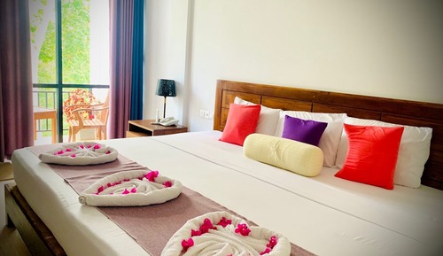 Habitación triple Elite, balcón, vistas al jardín