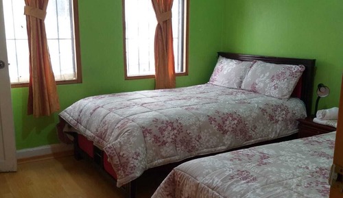 Habitación con 2 camas individuales, vistas a la ciudad