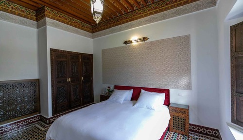 Habitación estándar con 1 cama doble o 2 individuales, no fumadores (Warda)