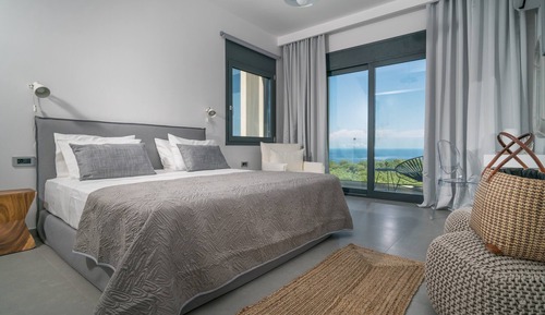 Villa, 5 habitaciones, piscina privada, vistas al jardín