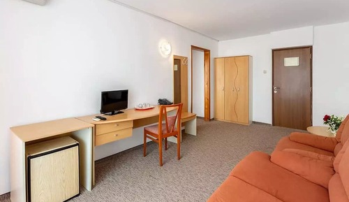 Apartamento, vistas parciales al mar